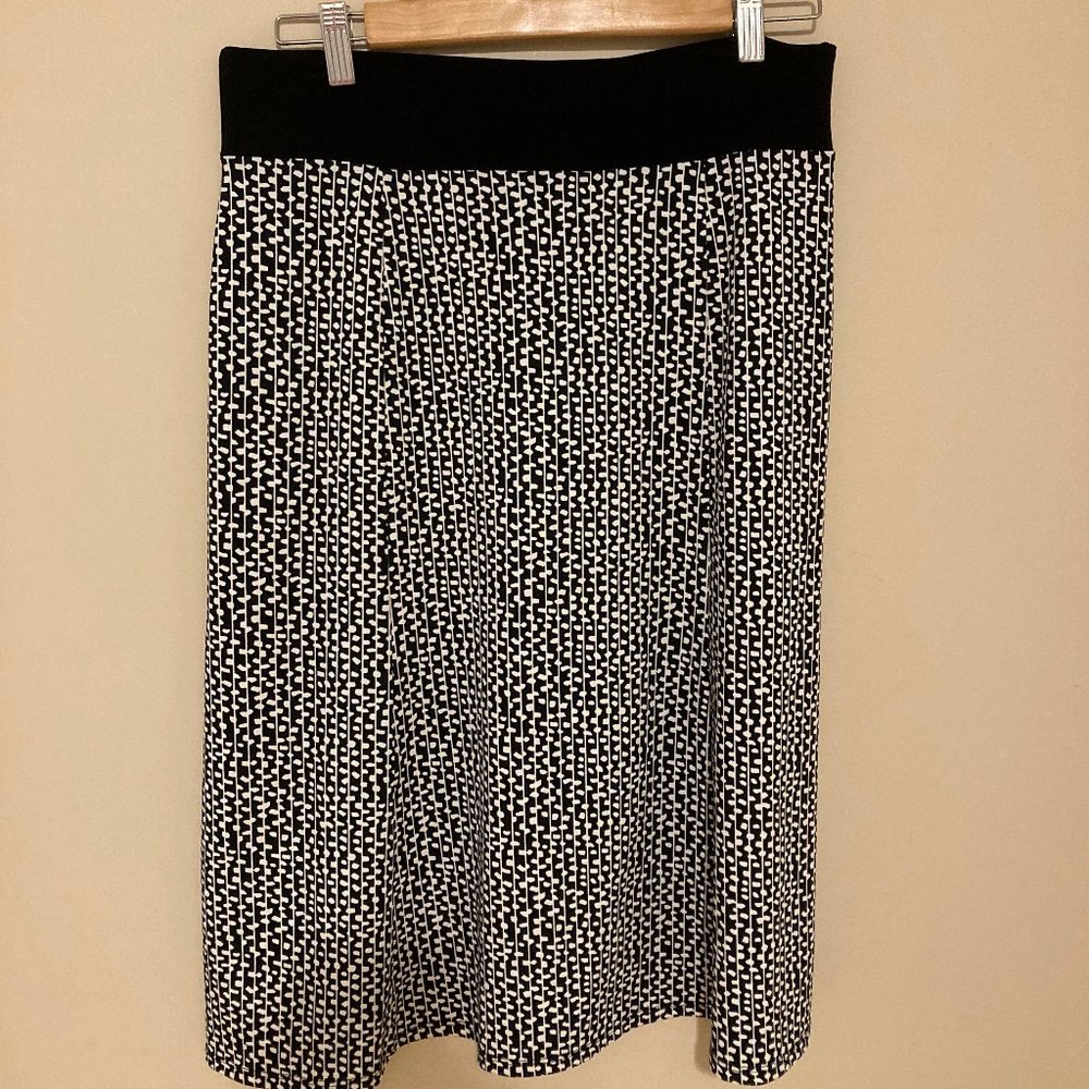 REDUCED PRICE! #96 Laura Petite Pull on Skirt, Black & White, Size M